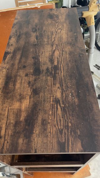Mesa alta,  efecto madera,anclada a pared