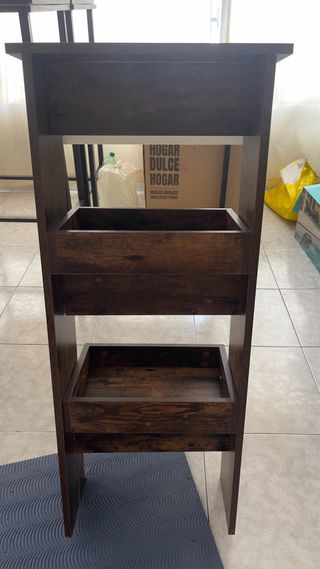 Mesa alta,  efecto madera,anclada a pared