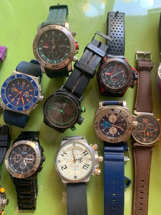 Lote de 15 relojes sin estrenar.

