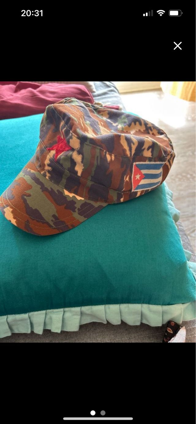 Berretto mimetico con bandiera cubana e stella