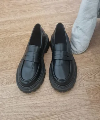 Mocasines negros de suela gruesa