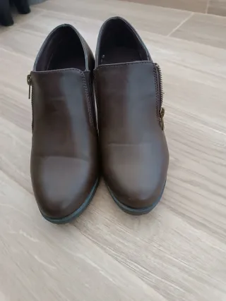 Botines marrones con cremallera