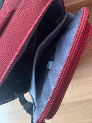 Valija de mano roja