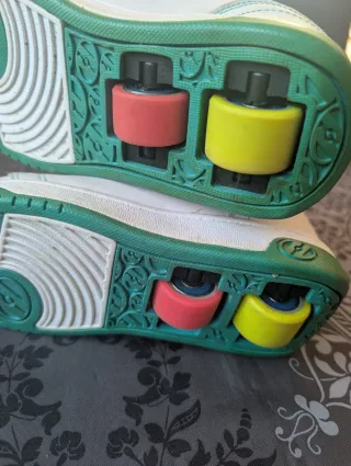 Zapatillas con ruedas T.30-32 