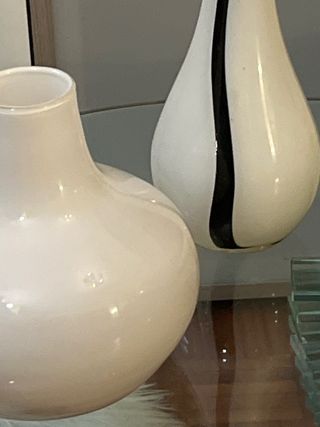 2 vasi in vetro Murano bianchi e neri