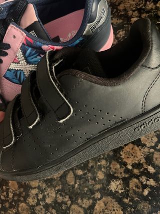 Zapatillas Adidas niño Talla 35 Poco Uso
