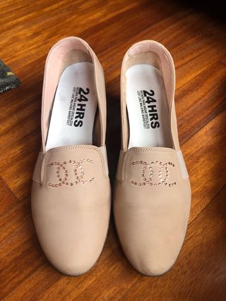 Zapatos 24 HRS beige talla 36