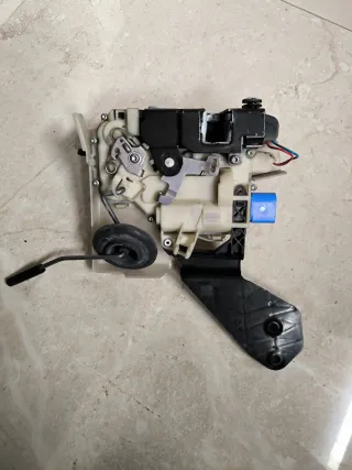 Serratura della portiera anteriore destra VW T5
