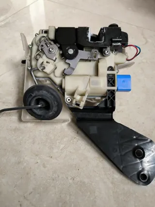 Serratura della portiera anteriore destra VW T5
