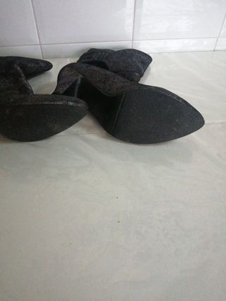 Botas de fiesta negras y plateadas