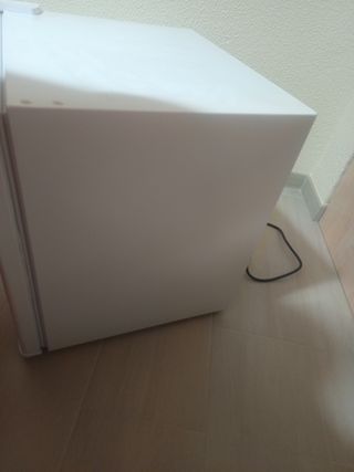 Mini nevera blanca