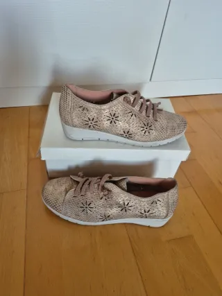 Zapatillas/Zapatos cómodos de Piel  T.39