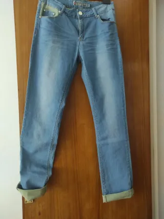 Vaqueros mujer azules con detalles verdes