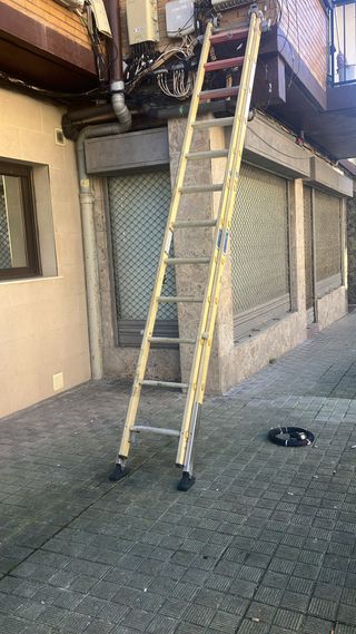 Escalera extensible 12 peldaños