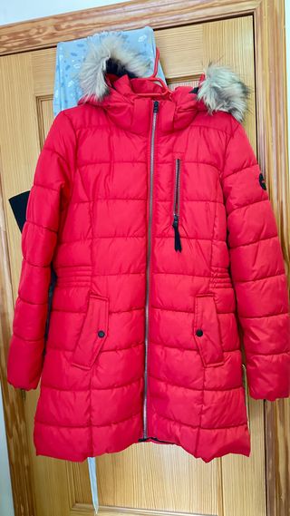 Parka Only Roja con Capucha y Pelo
