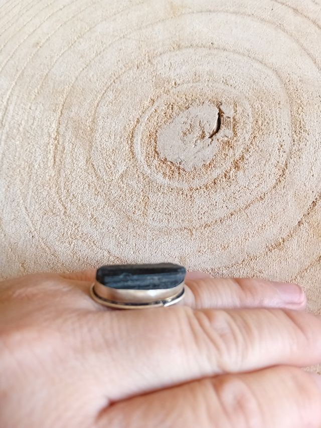 Anello tormalina grezza in argento 925