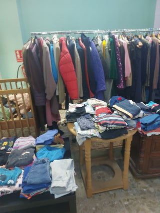 Abbigliamento per bambini e adulti - Lotto assortito