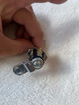 Cerradura para taquillas/buzones con llaves.