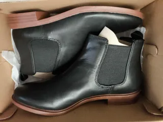 Botines Chelsea Clarks Taylor Shine Negros