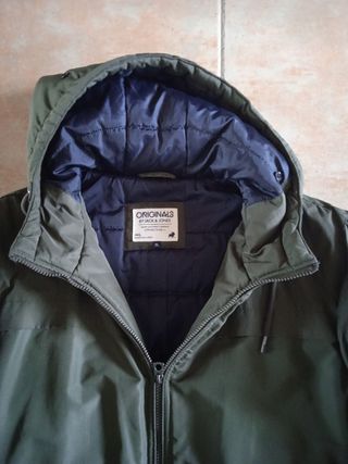 Abrigo verde hombre con capucha