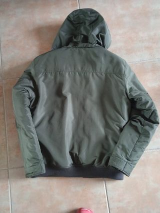 Abrigo verde hombre con capucha
