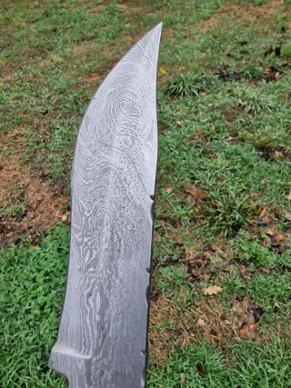 Cuchillo Damasco con Funda de Cuero.