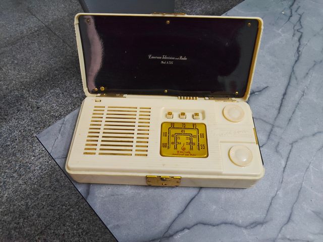 Radio a valvole Emerson A 725