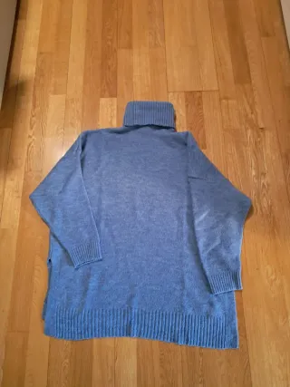 Jersey cuello alto azul Stradivarius T. XS
