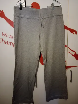 Pantalones grises de chándal