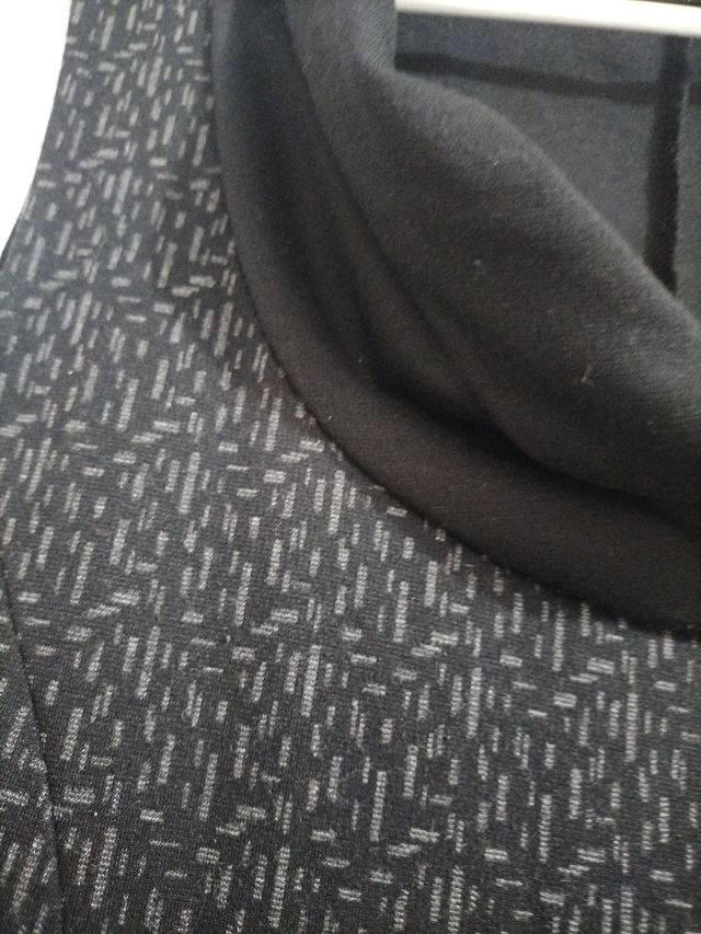 Vestido negro y gris sin mangas