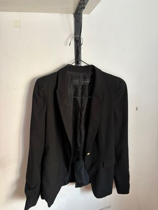 Americana Zara con hombrera