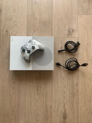 Xbox One S + Mando + juego