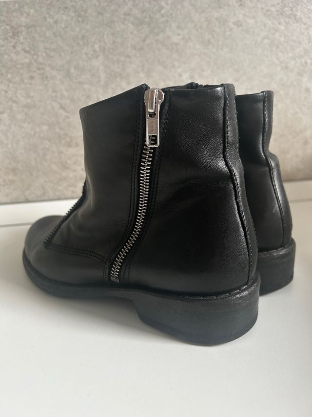 Stivaletti Felmini neri con zip