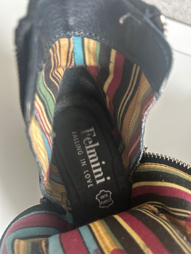 Stivaletti Felmini neri con zip