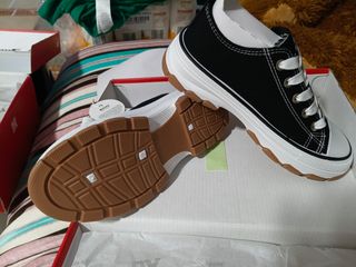 Zapatillas niña Xti negras y blancas