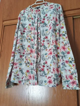 Blusa Kiabi floral multicolor