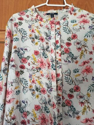 Blusa Kiabi floral multicolor