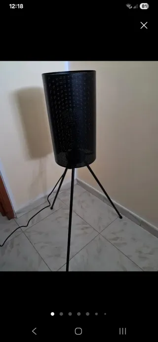 Lampada da terra elegante nera