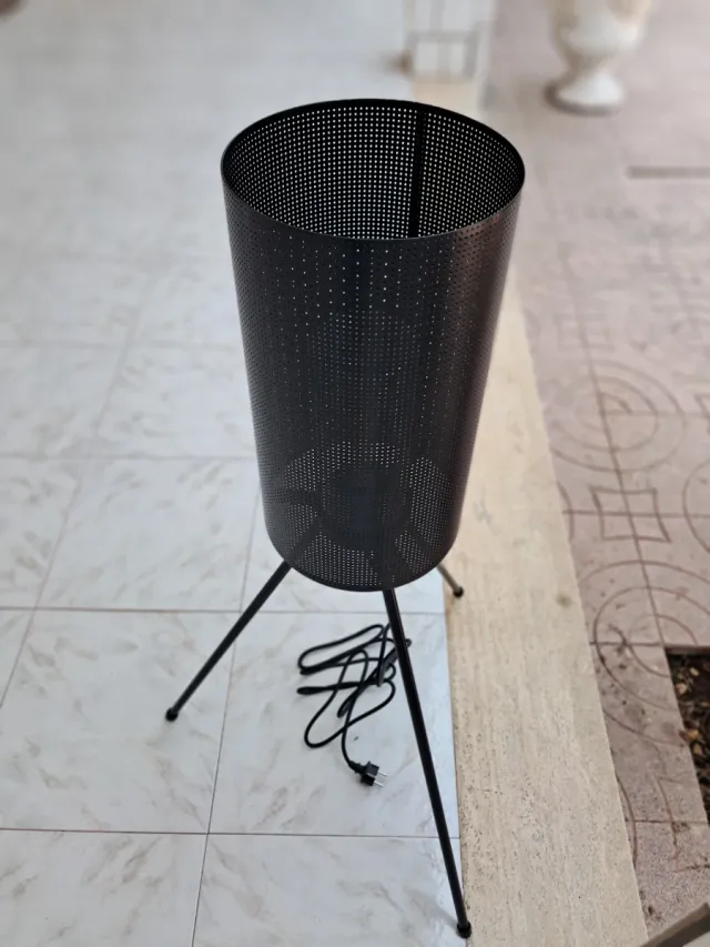 Lampada da terra elegante nera