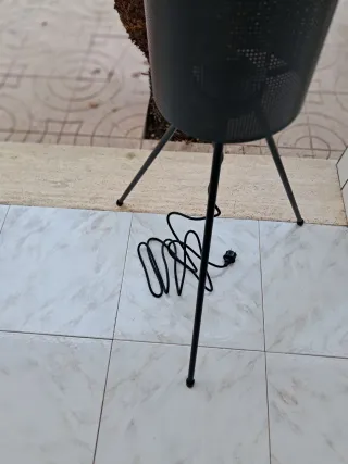 Lampada da terra elegante nera