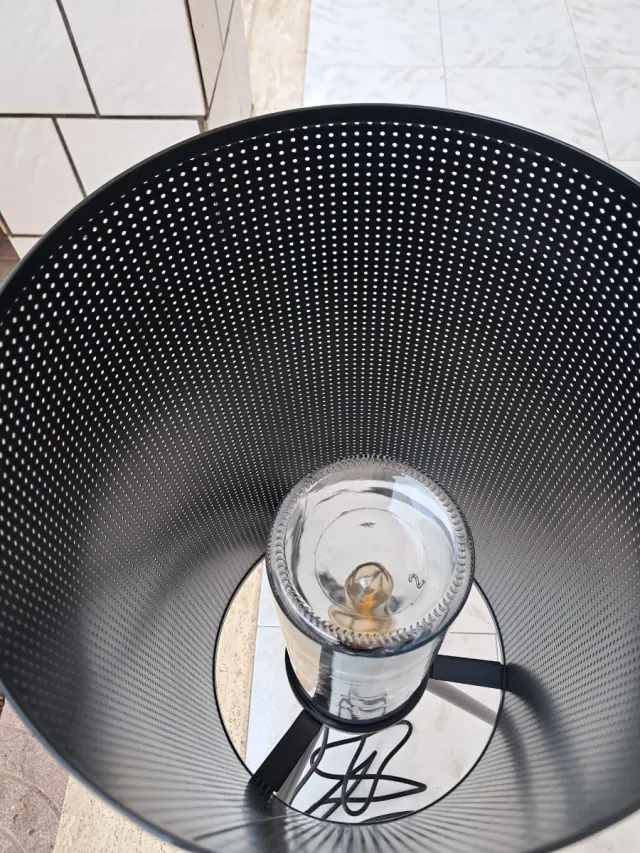 Lampada da terra elegante nera