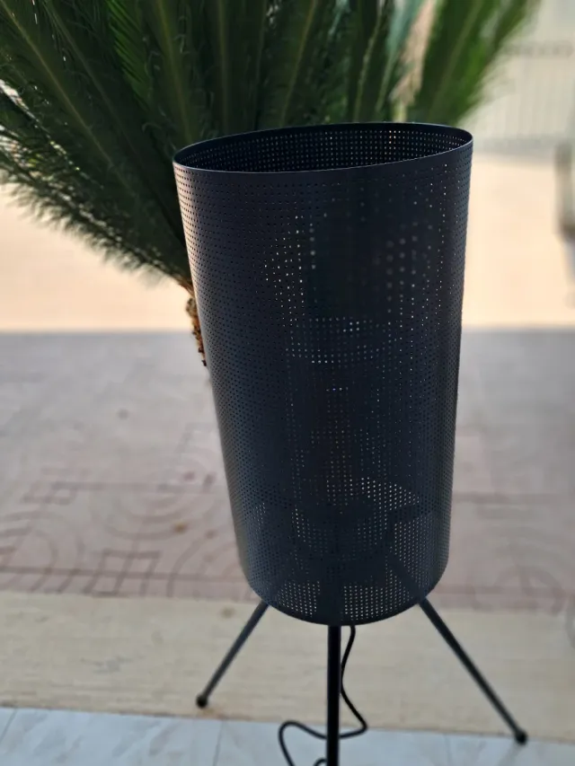 Lampada da terra elegante nera