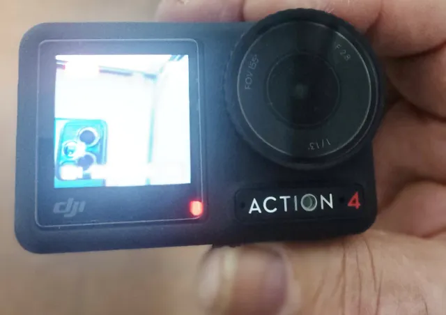 Fotocamera nera DJI Osmo Action 4