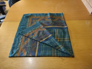 Fular azul y verde con estampado 1'10m X 1,10m