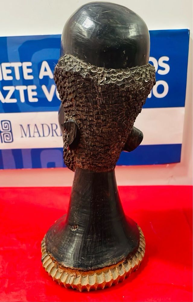 Escultura de ébano tallada a mano