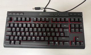Teclado Mecánico Corsair Negro y Rojo