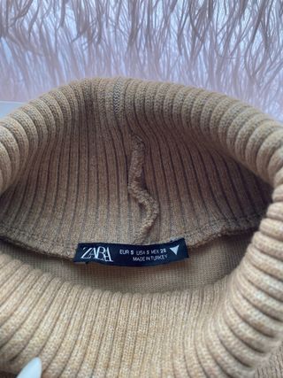 Jersey sin mangas cuello alto beige