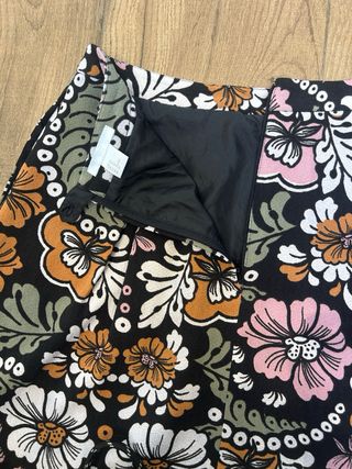 Falda corta H&M floral Talla L