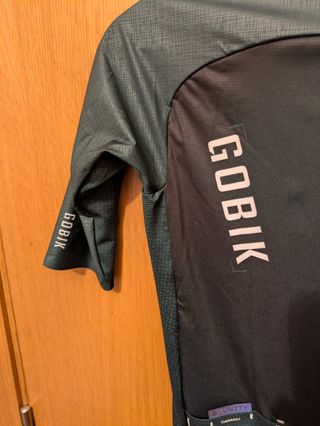 NUEVOS Lote dos maillots GOBIK (Infinity/CX Solid)