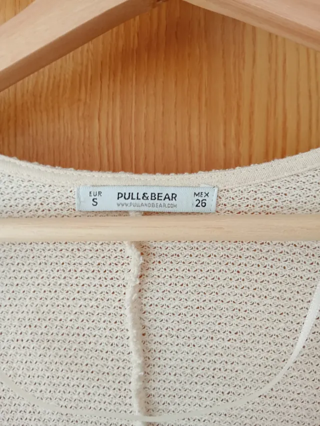 Chaqueta ligera beige con estampado étnico